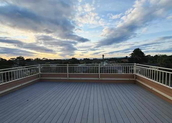 Oceanview 4B2B Two-Story House With Big Balcony!